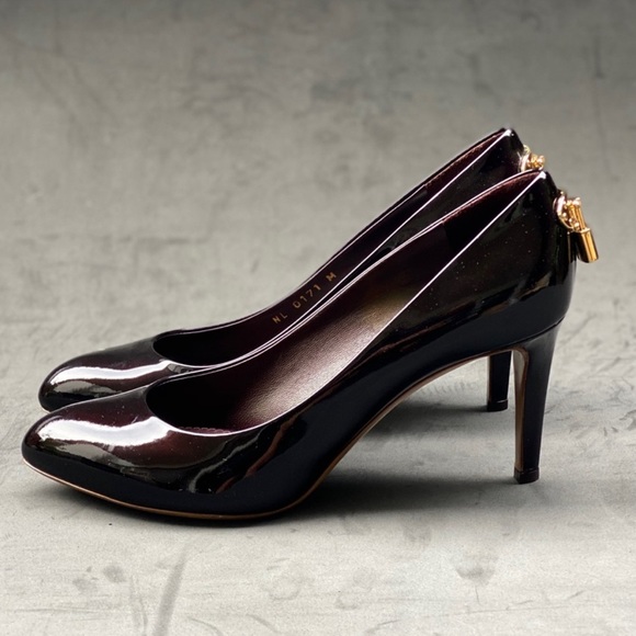 LOUIS VUITTON patent leather lock pumps - Picture 4 of 10